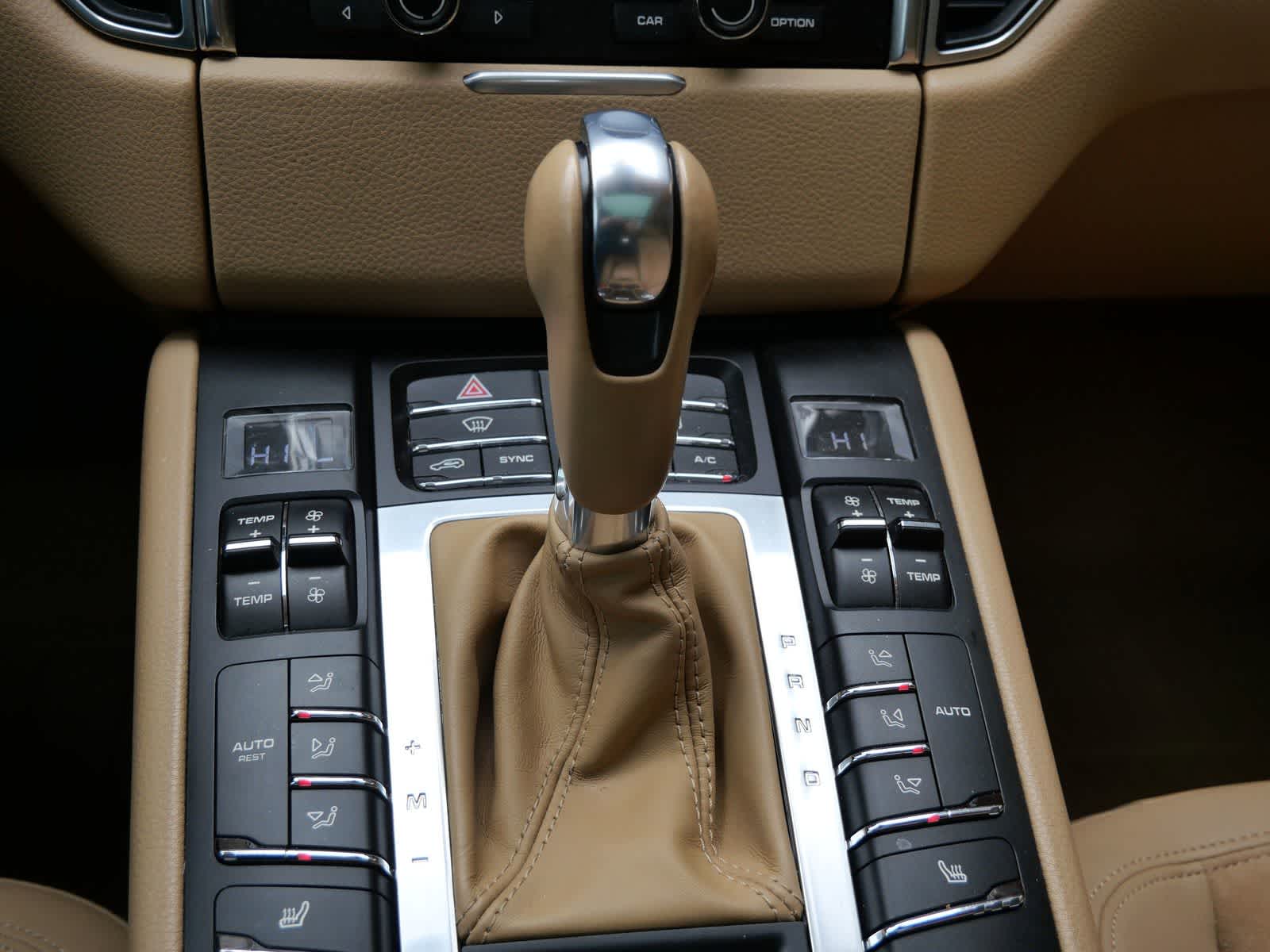 Thumbnail: 2015 Porsche Macan - 17