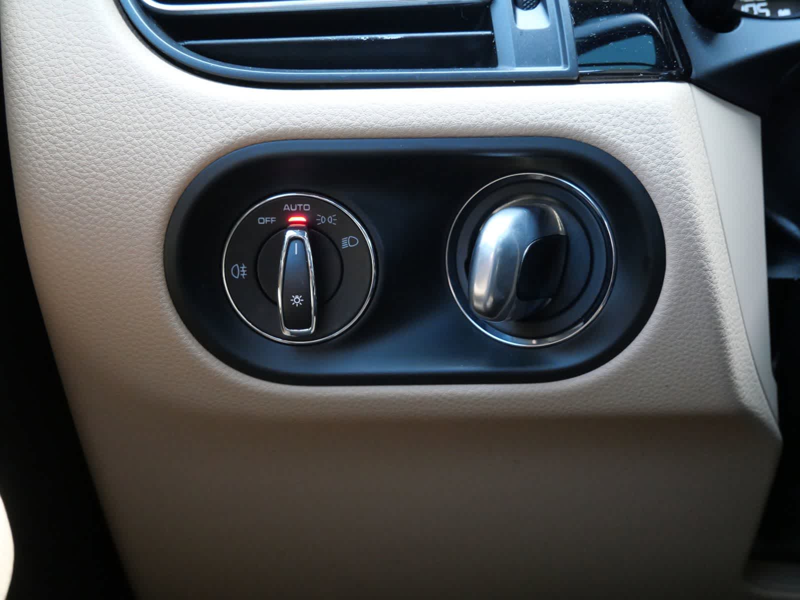 Thumbnail: 2024 Porsche Macan - 15