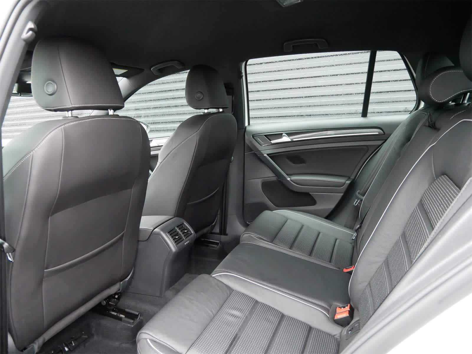 Thumbnail: 2019 Volkswagen Golf - 11