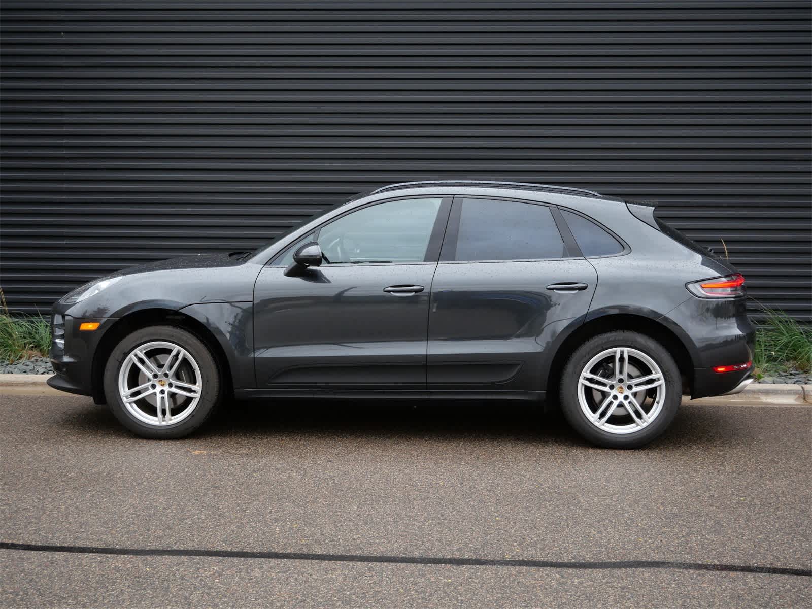 Thumbnail: 2020 Porsche Macan - 2