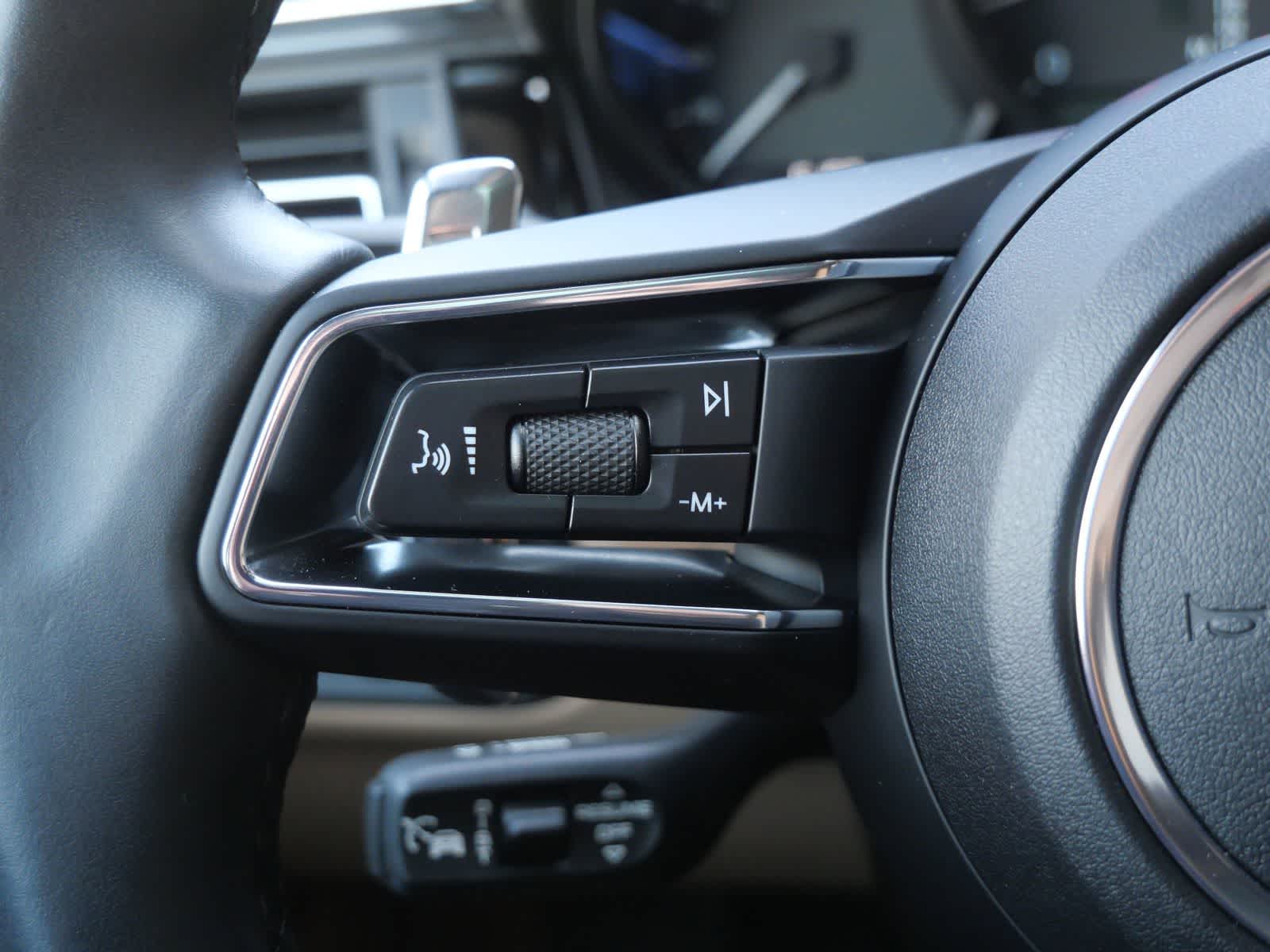 Thumbnail: 2025 Porsche Macan - 22