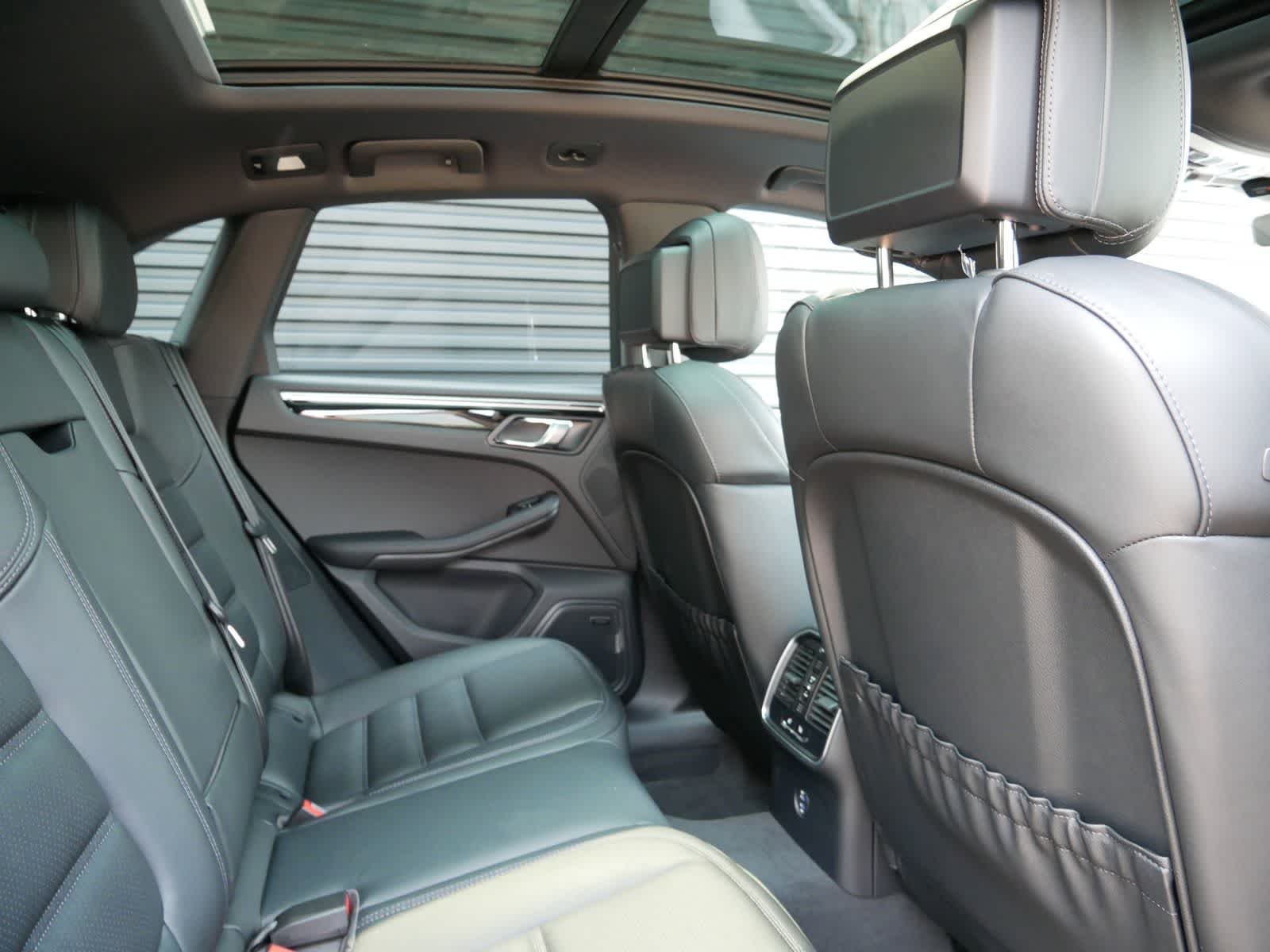 Thumbnail: 2025 Porsche Macan - 27