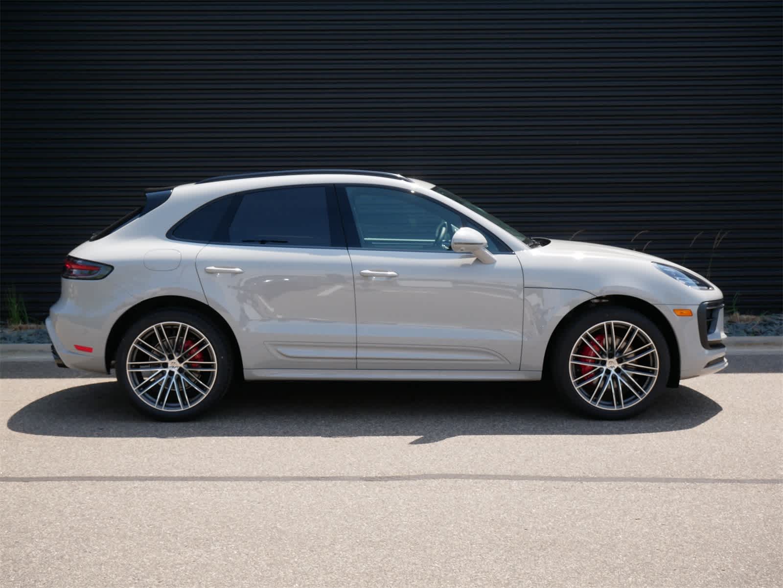 Thumbnail: 2025 Porsche Macan - 25