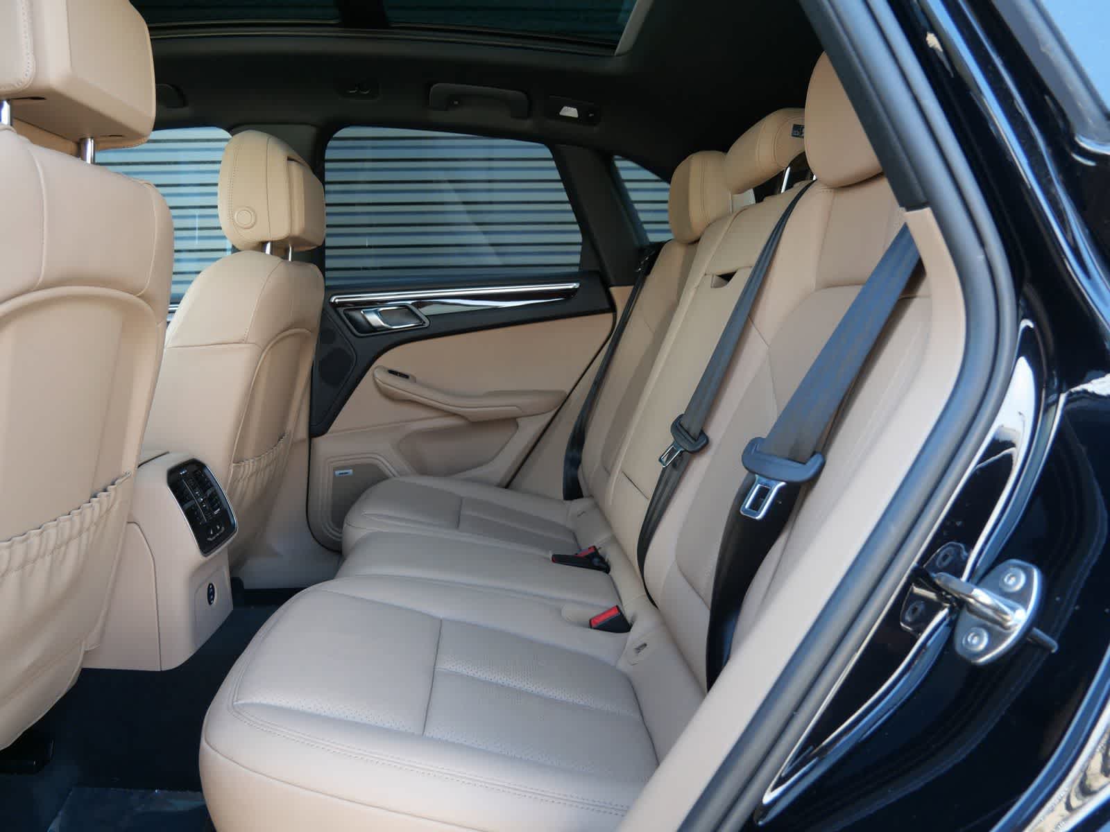 Thumbnail: 2024 Porsche Macan - 10