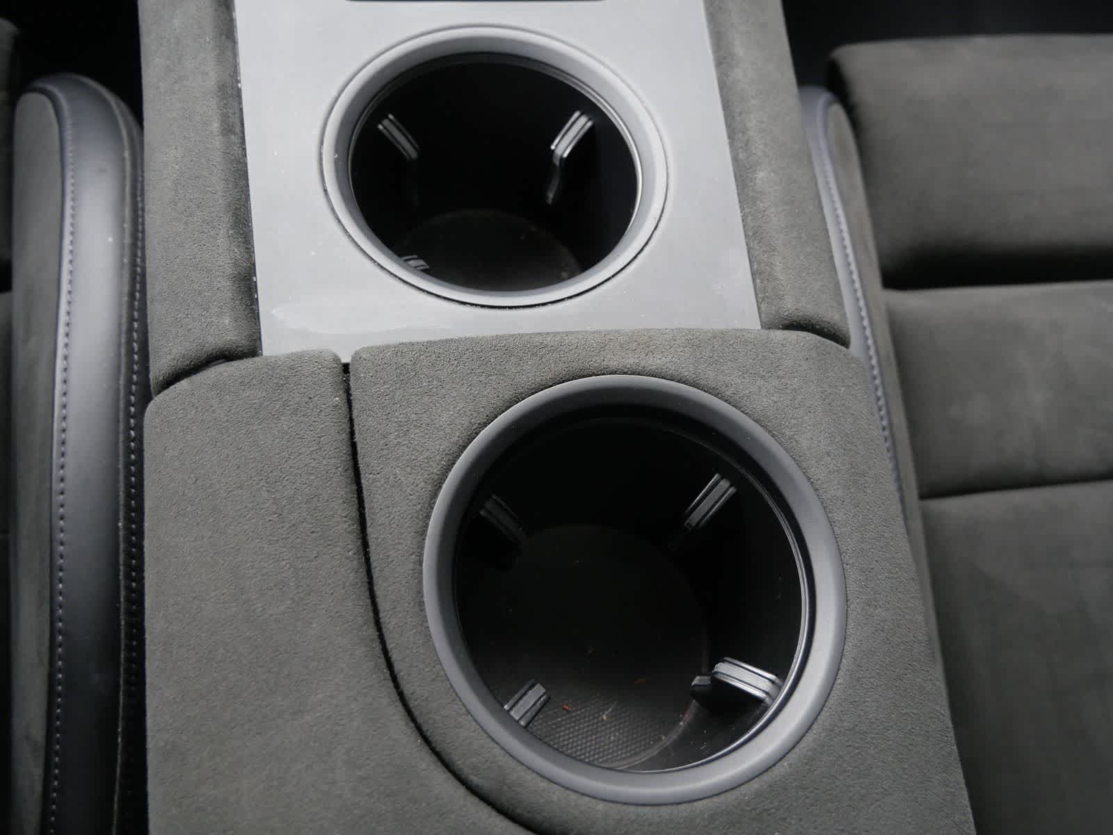 Thumbnail: 2022 Porsche Taycan - 16