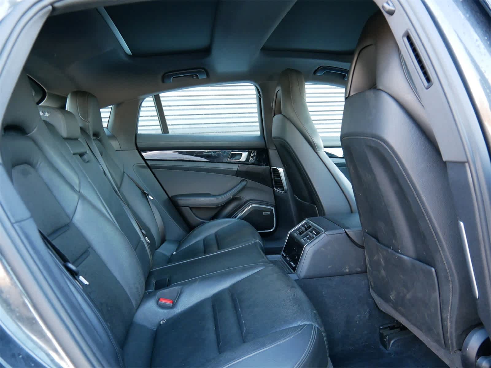 Thumbnail: 2020 Porsche Panamera - 27