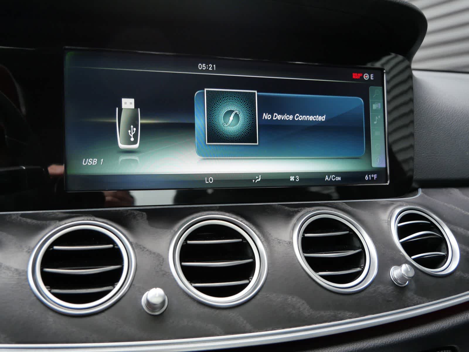 Thumbnail: 2017 Mercedes-Benz E-Class - 20