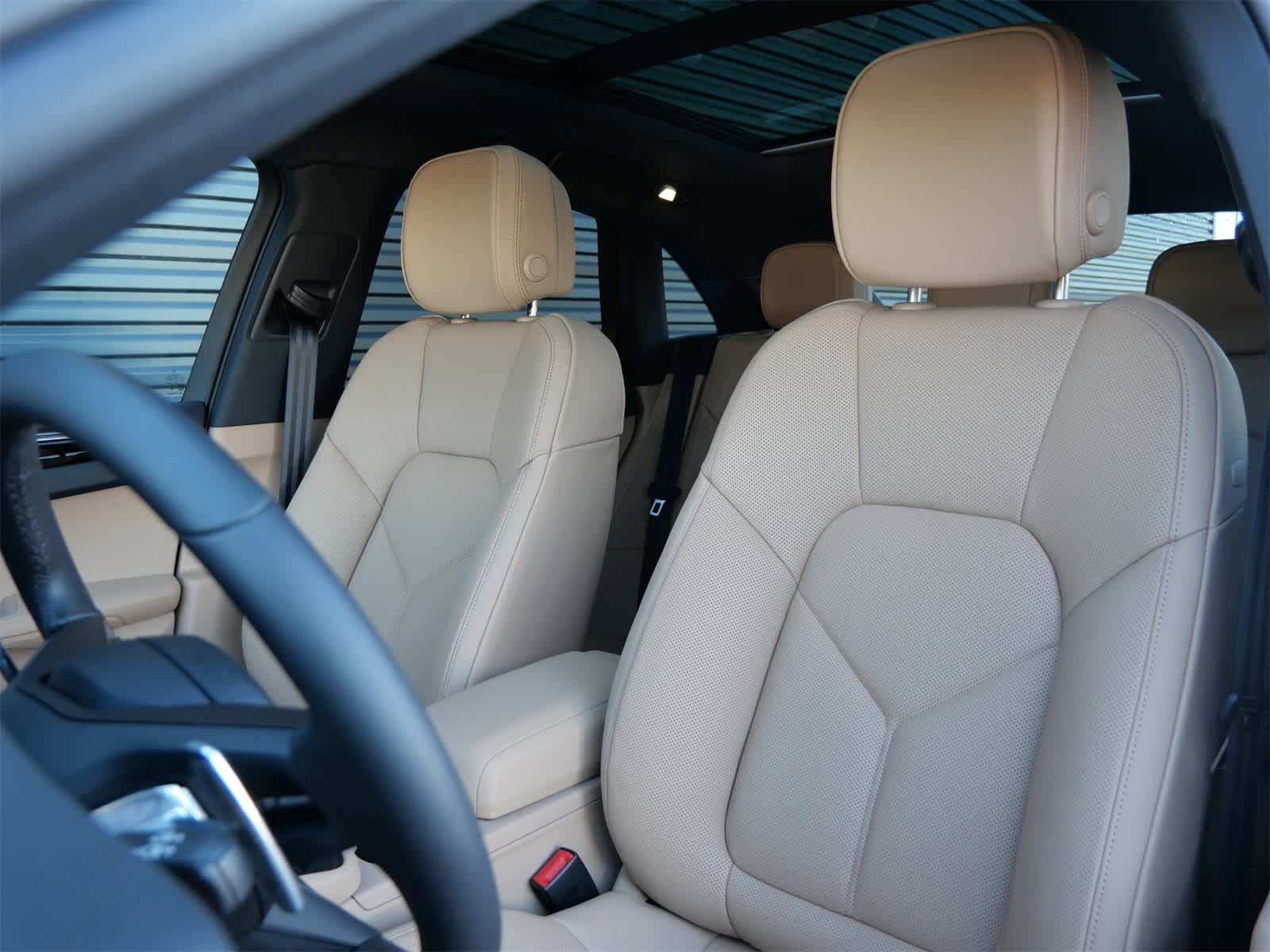 Thumbnail: 2026 Porsche Macan - 5