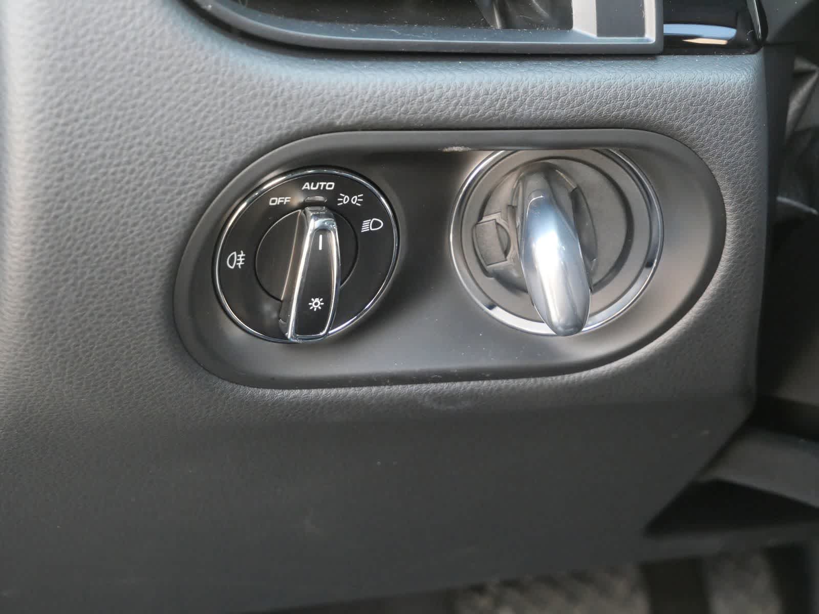 Thumbnail: 2025 Porsche Macan - 15