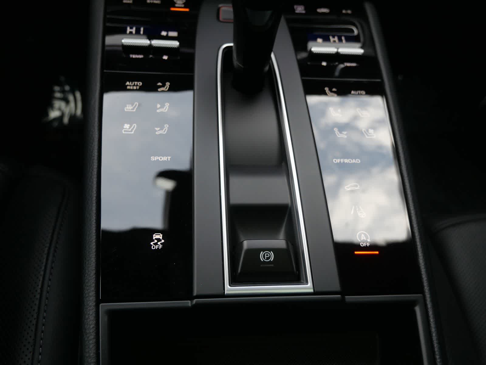 Thumbnail: 2025 Porsche Macan - 20