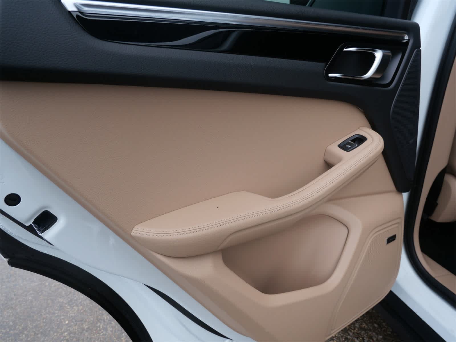 Thumbnail: 2024 Porsche Macan - 12