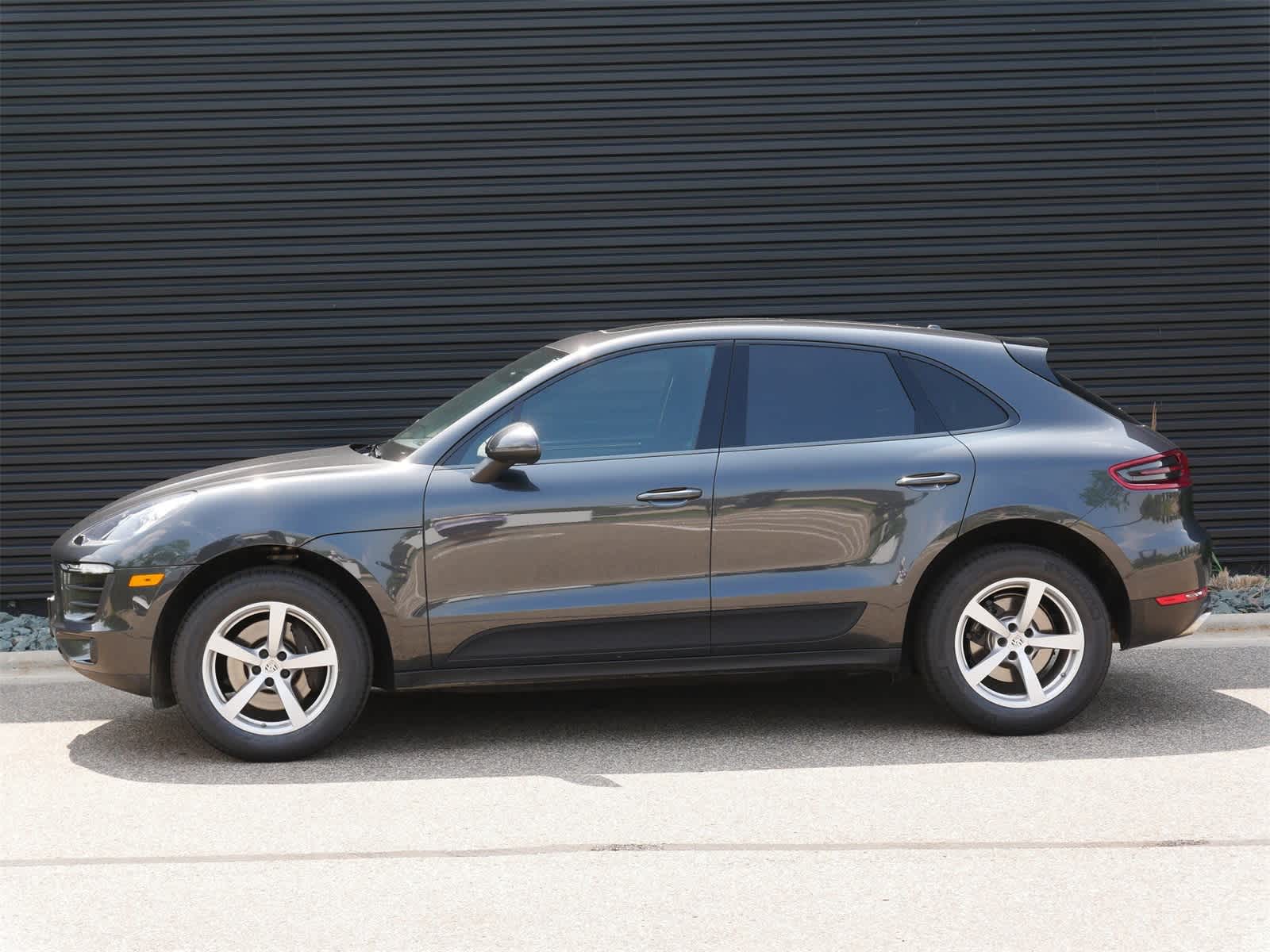 Thumbnail: 2018 Porsche Macan - 2