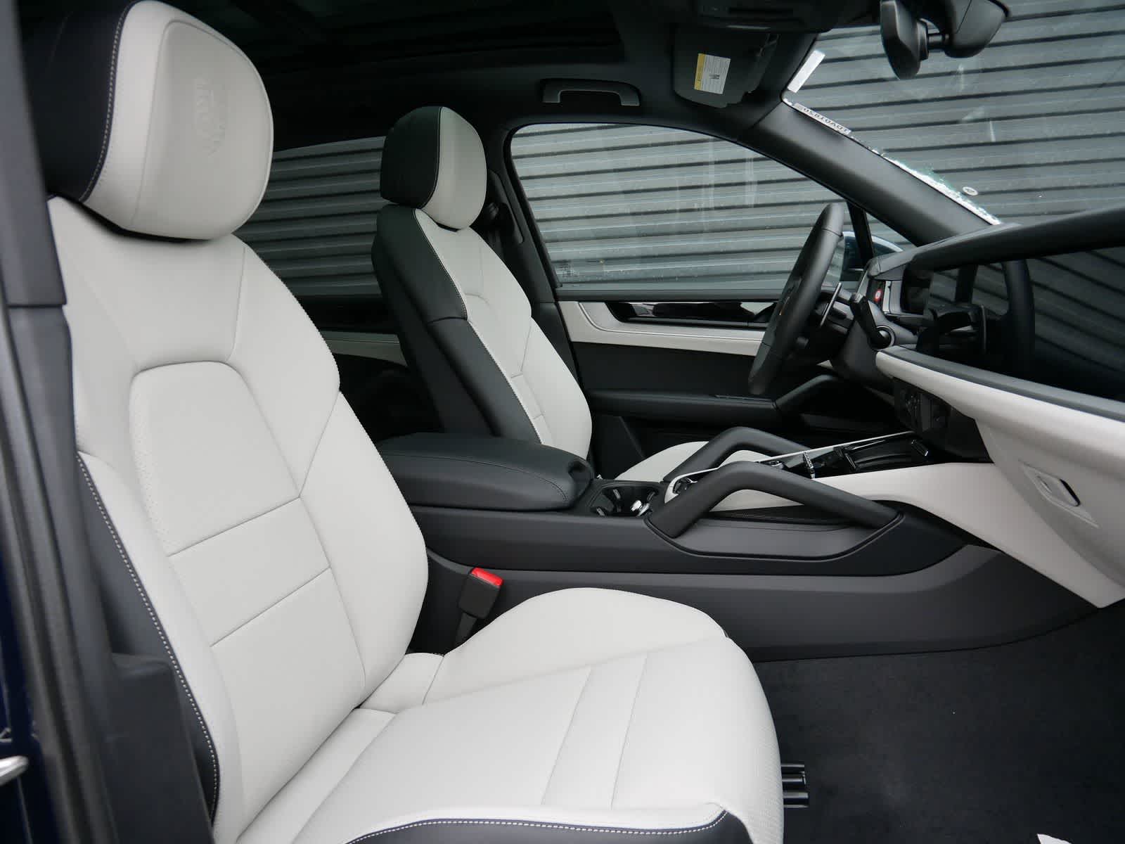 Thumbnail: 2026 Porsche Cayenne - 26