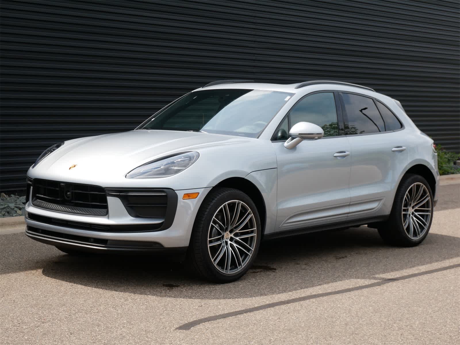 Thumbnail: 2026 Porsche Macan - 1
