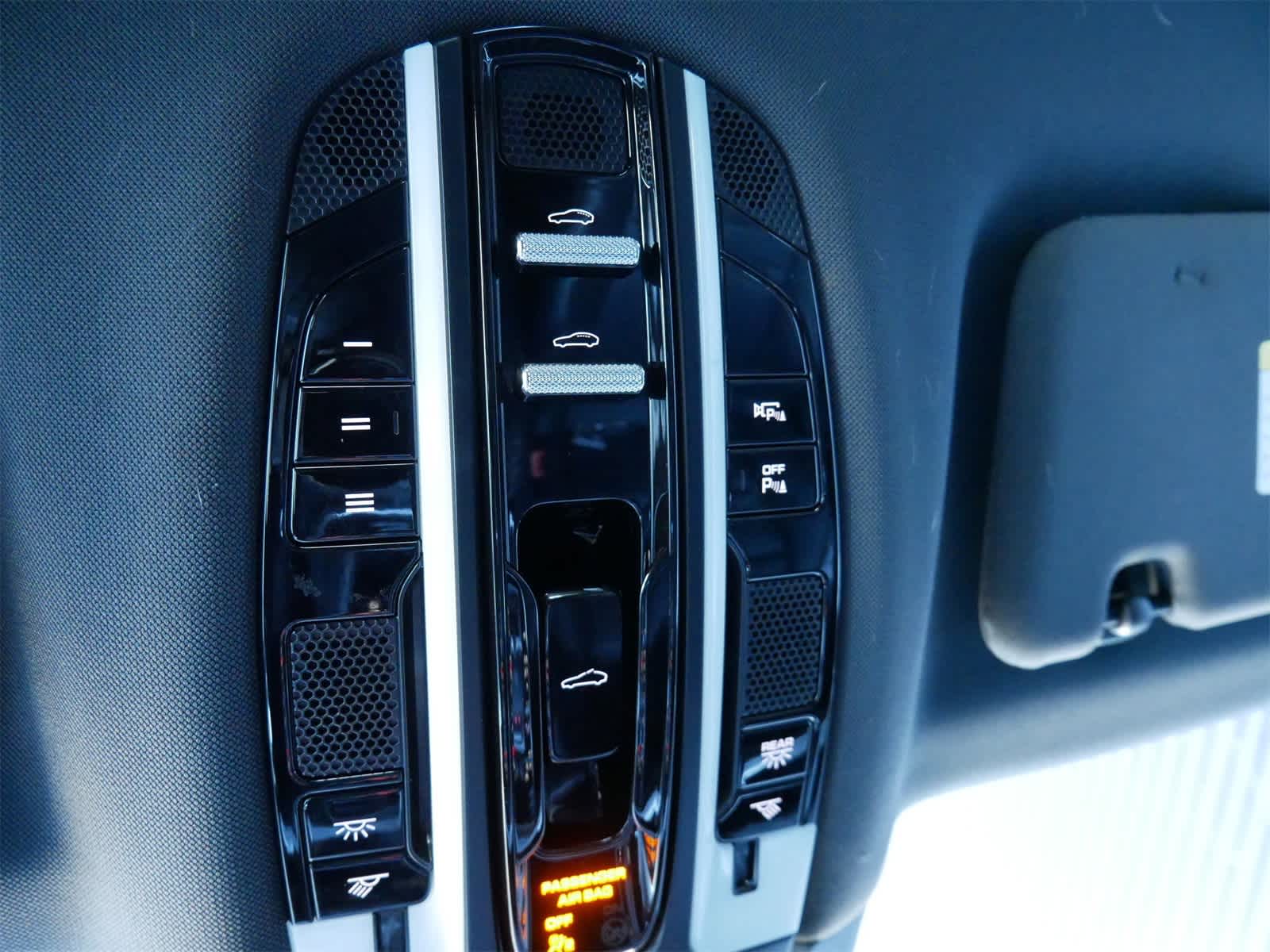 Thumbnail: 2020 Porsche Panamera - 16