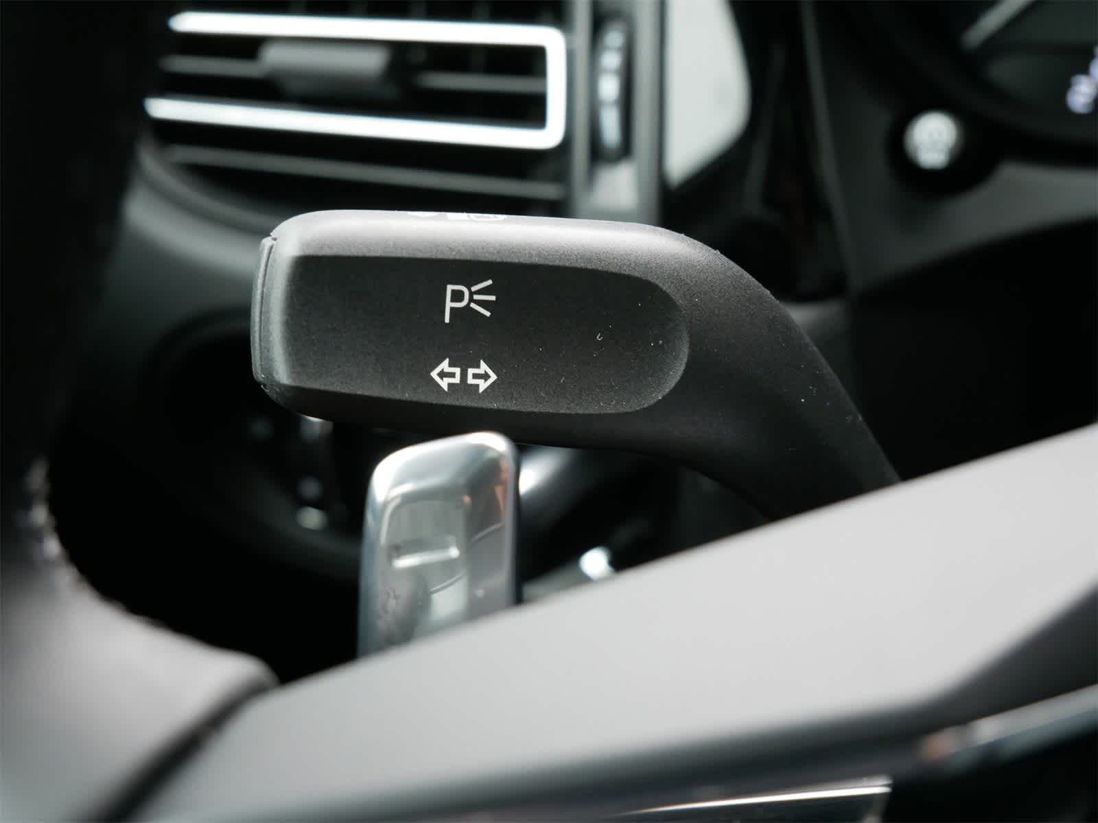 Thumbnail: 2025 Porsche Macan - 19