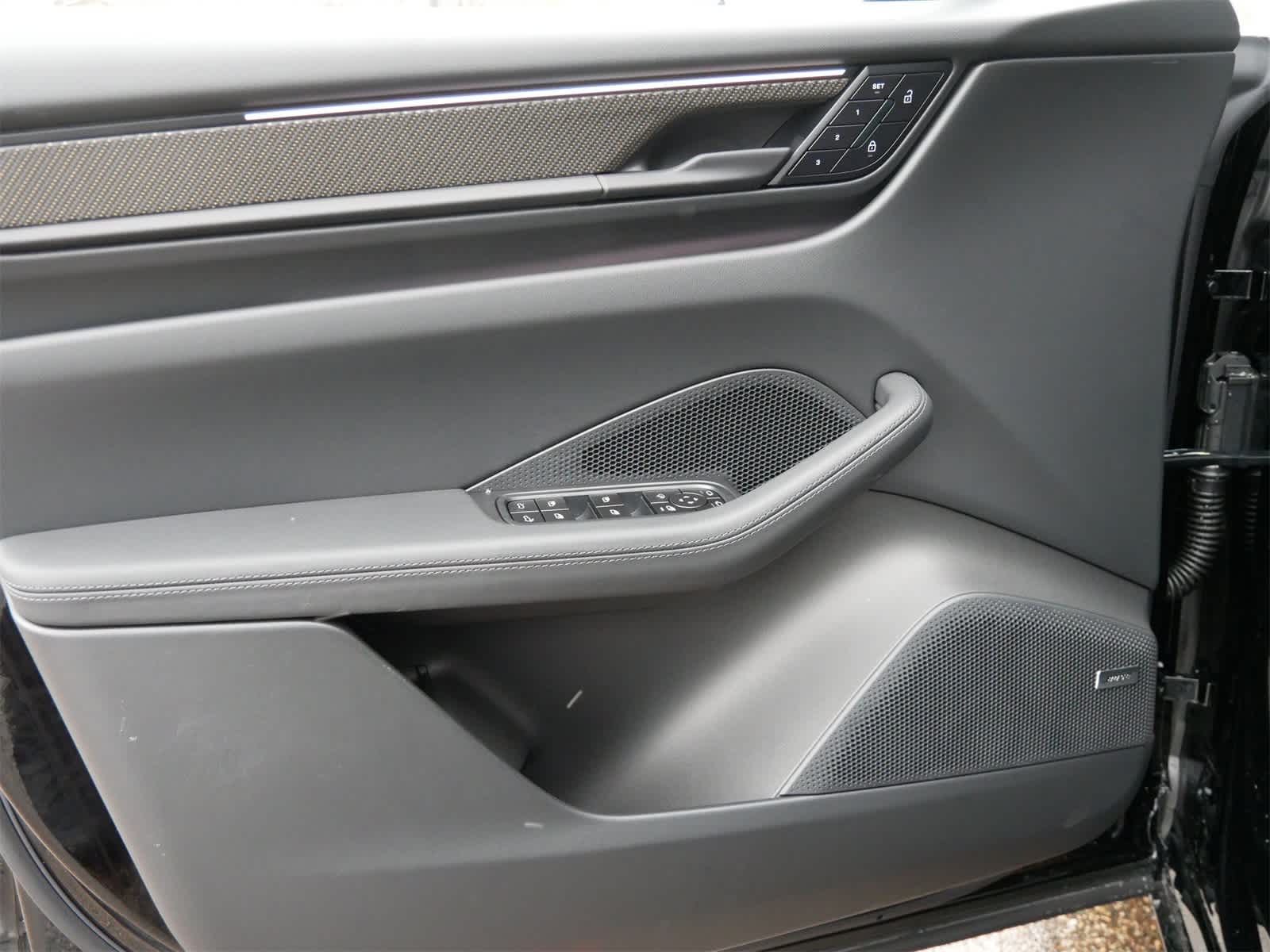 Thumbnail: 2025 Porsche Macan - 9