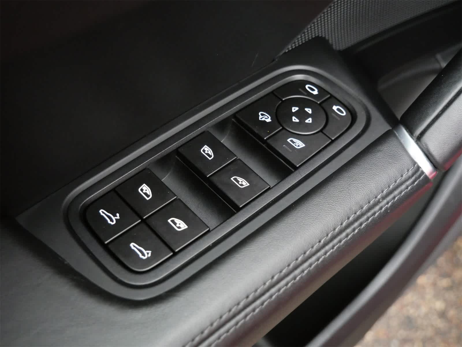 Thumbnail: 2023 Porsche Cayenne - 12