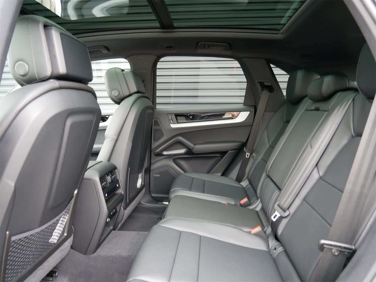 Thumbnail: 2026 Porsche Cayenne - 6