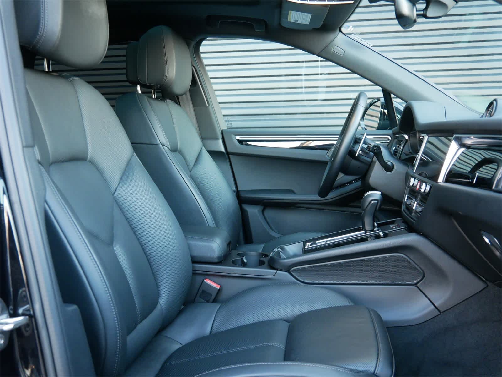 Thumbnail: 2024 Porsche Macan - 26