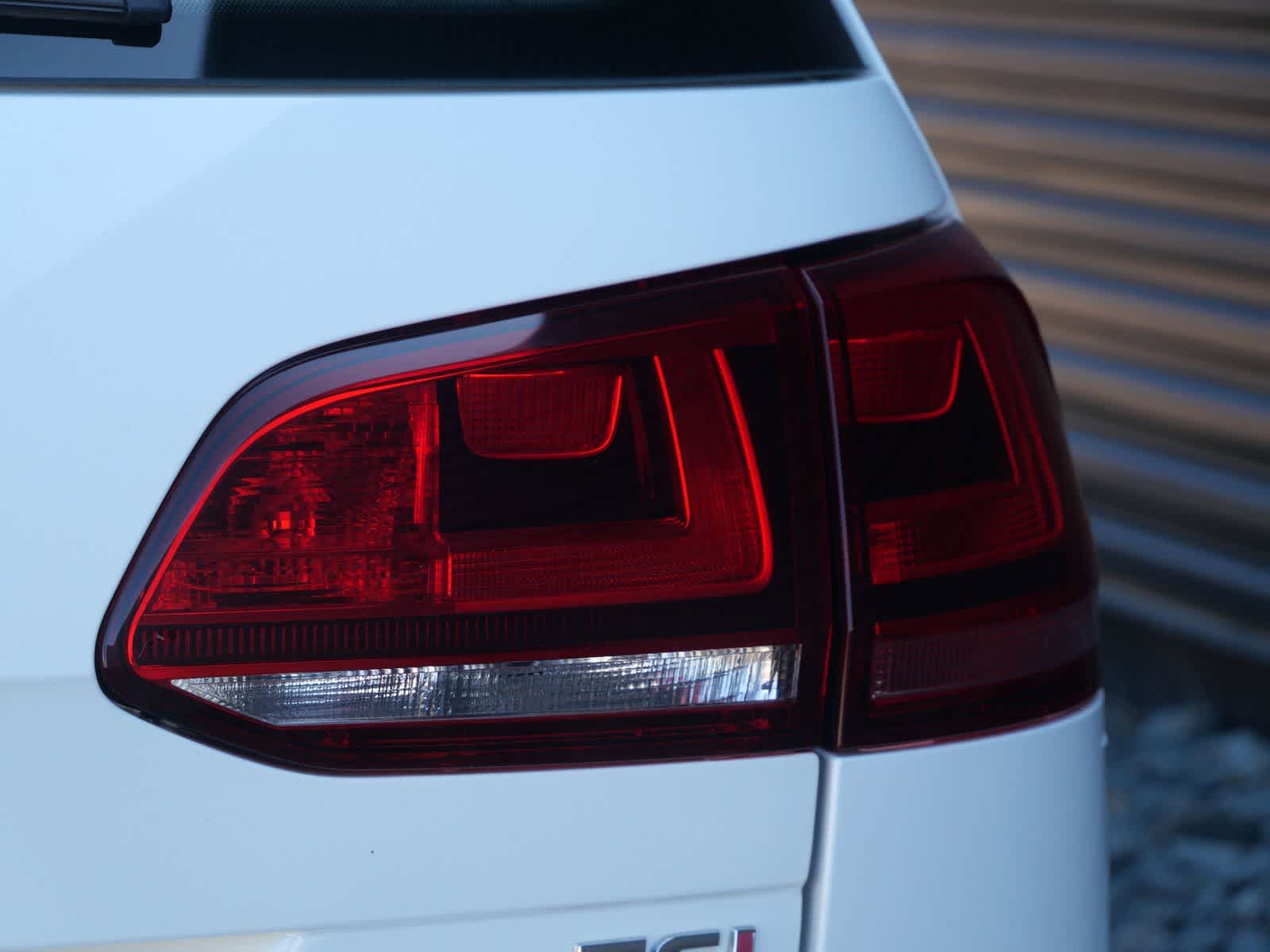 Thumbnail: 2017 Volkswagen e-Golf - 8