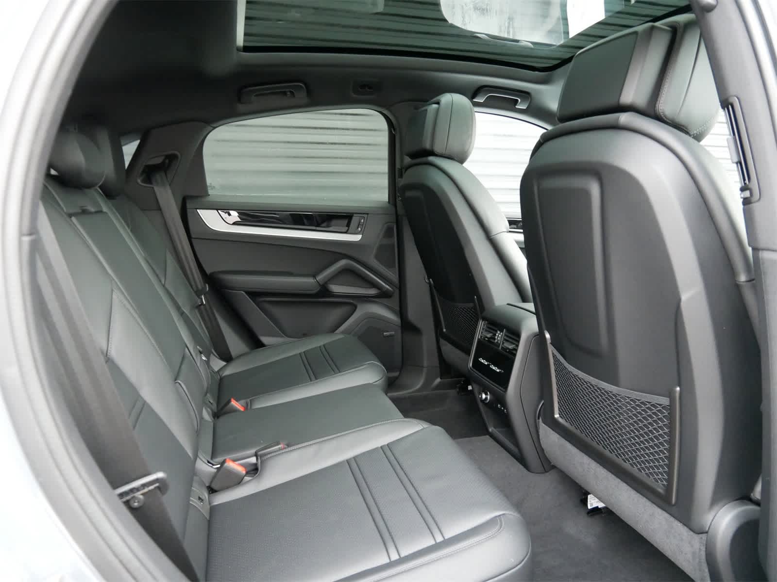 Thumbnail: 2026 Porsche Cayenne - 27