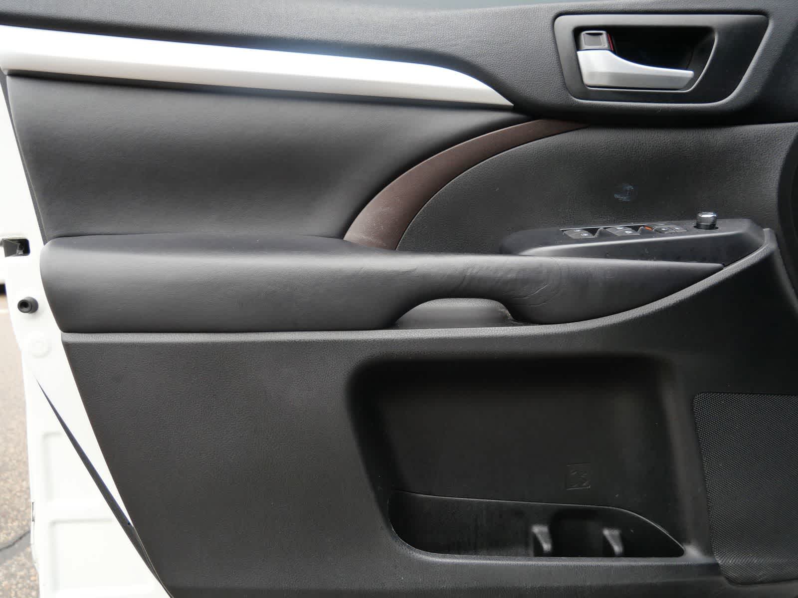 Thumbnail: 2018 Toyota Highlander - 9