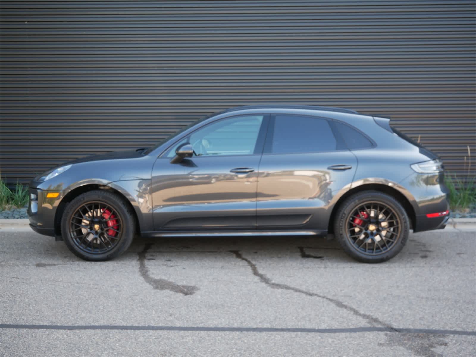 Thumbnail: 2021 Porsche Macan - 2