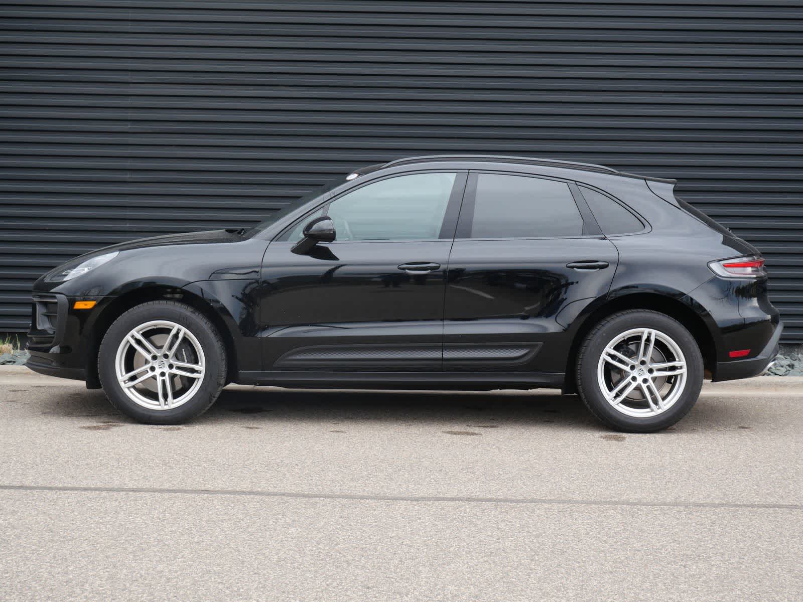 Thumbnail: 2025 Porsche Macan - 2