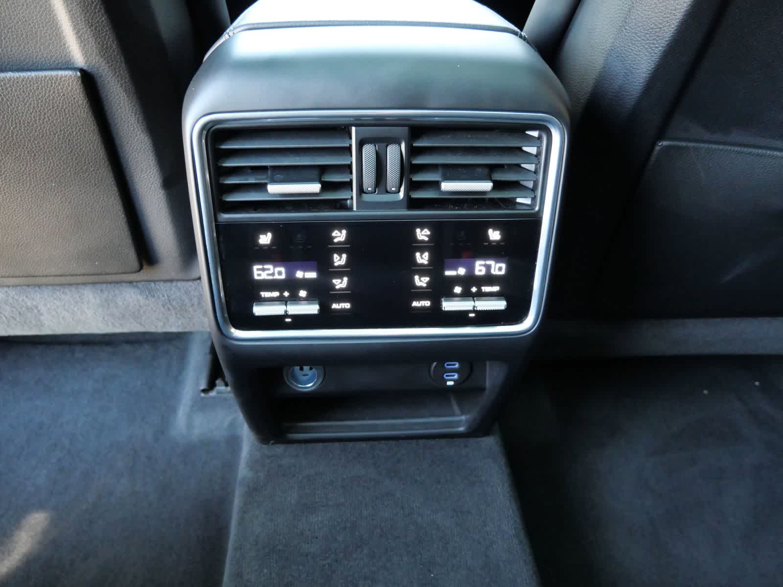 Thumbnail: 2023 Porsche Cayenne - 11