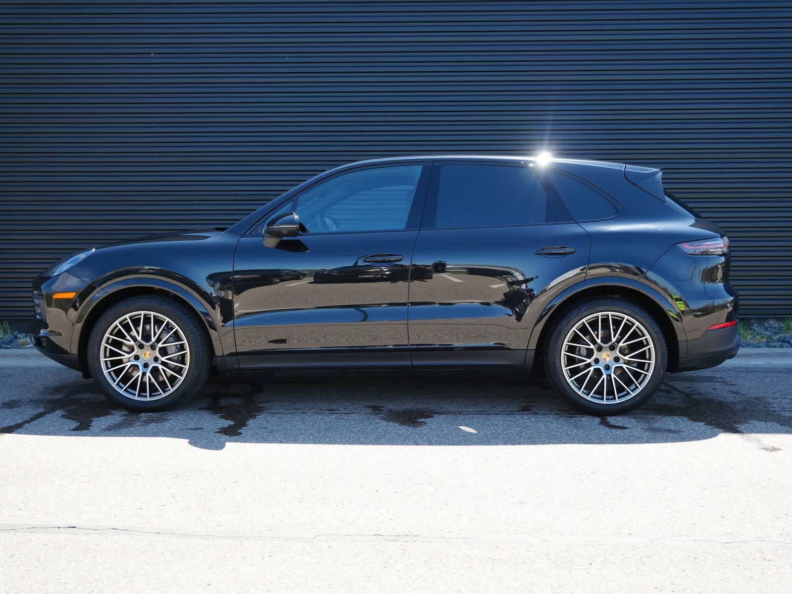 Thumbnail: 2023 Porsche Cayenne - 2