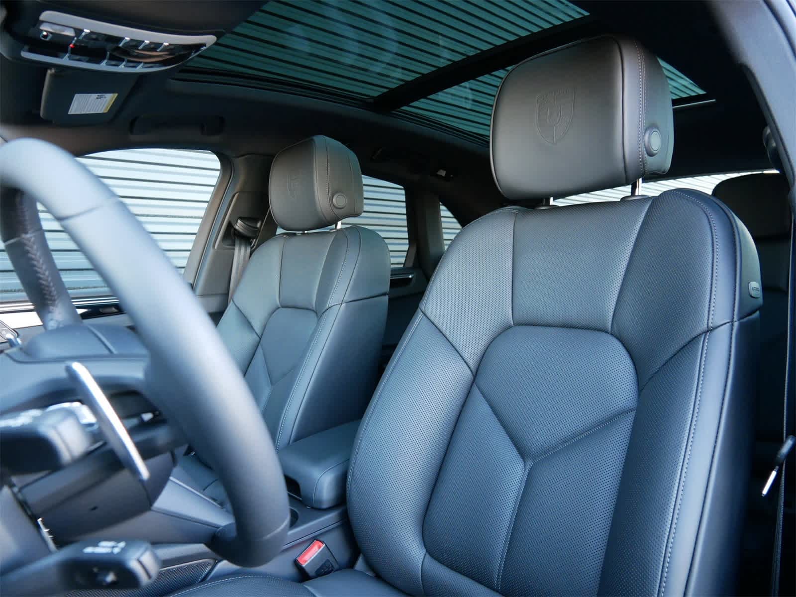 Thumbnail: 2026 Porsche Macan - 5