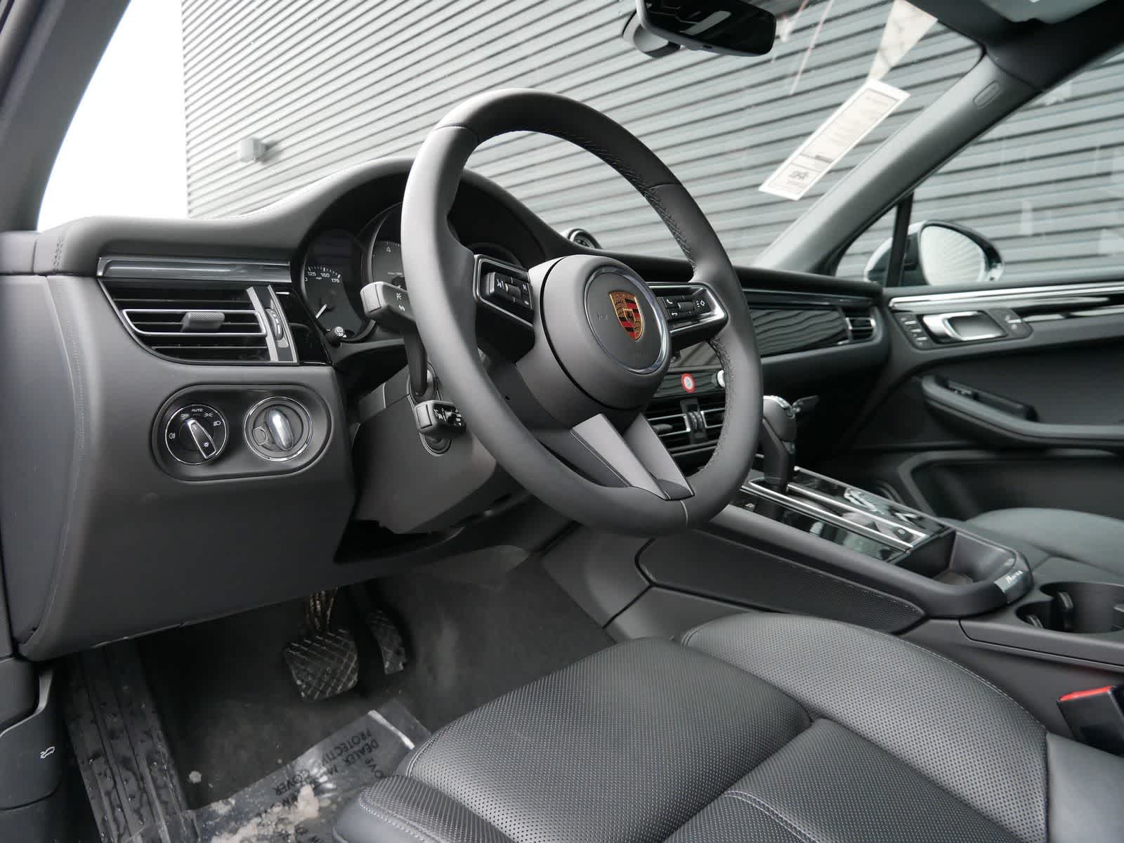 Thumbnail: 2025 Porsche Macan - 4