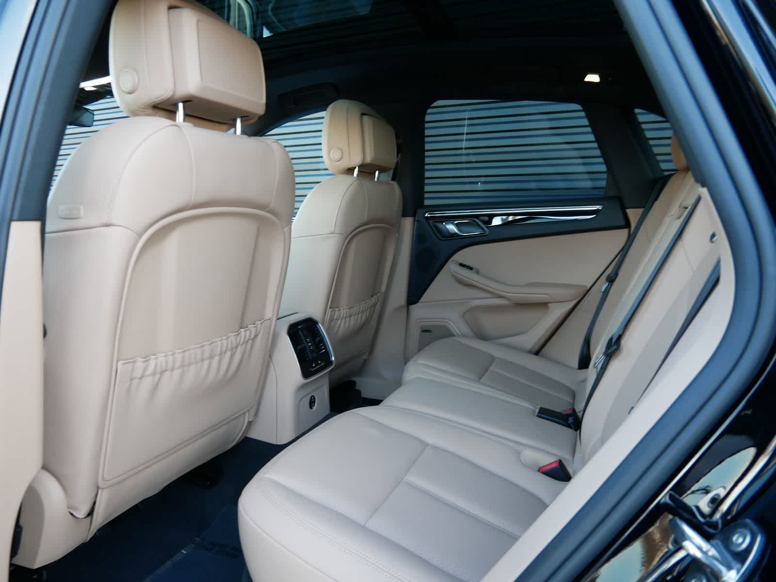 Thumbnail: 2025 Porsche Macan - 11