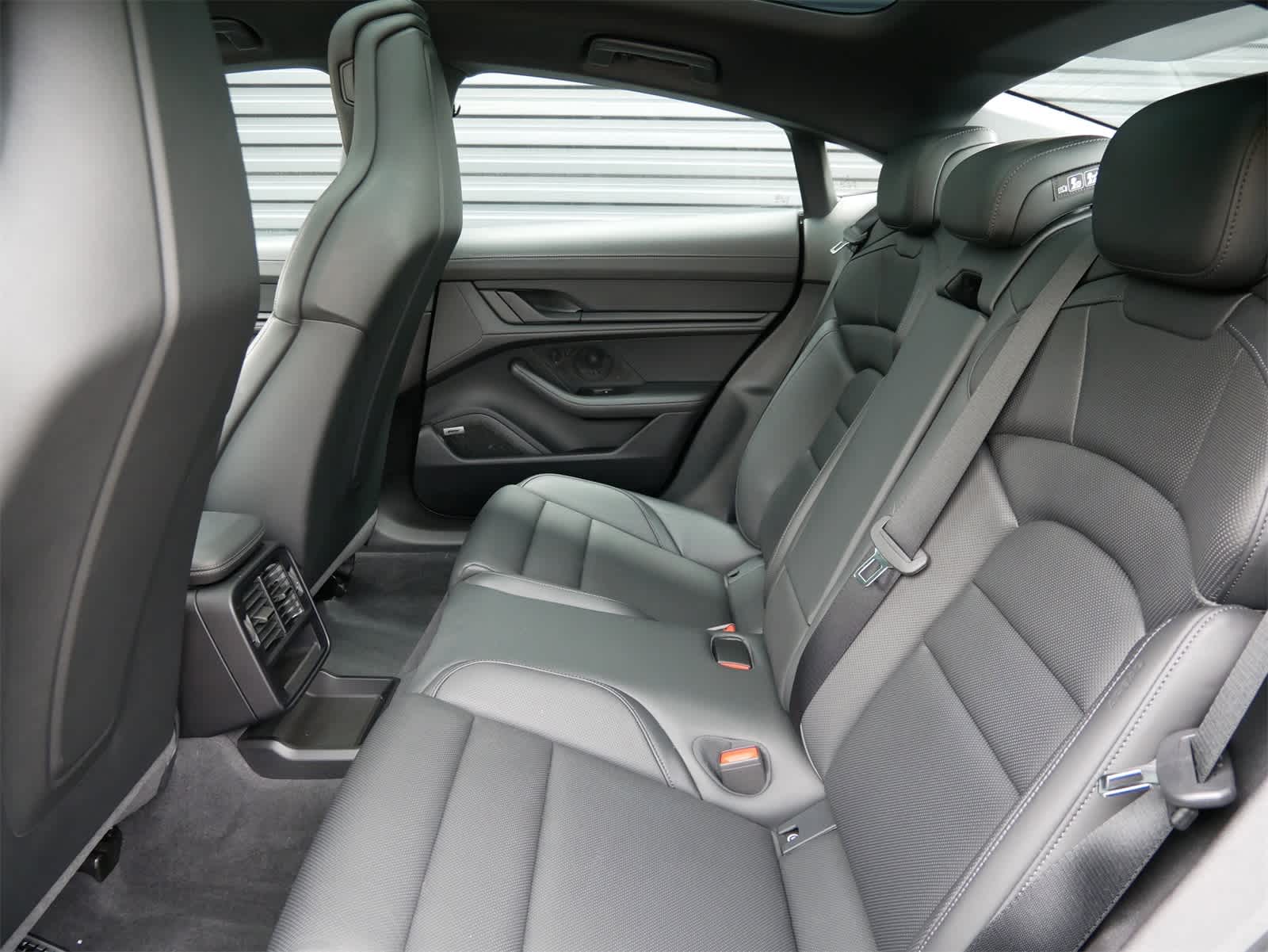 Thumbnail: 2023 Porsche Taycan - 6