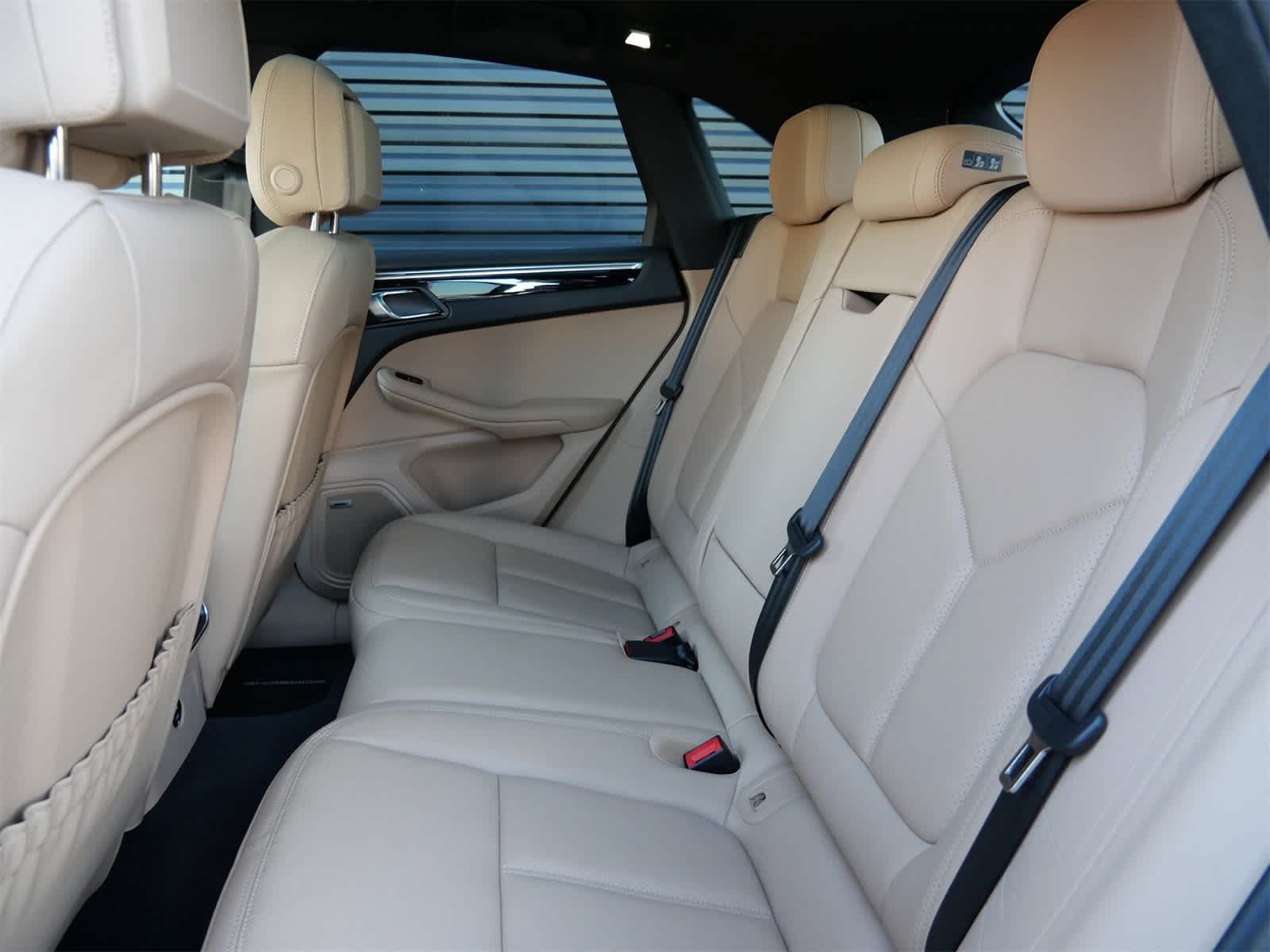 Thumbnail: 2025 Porsche Macan - 6