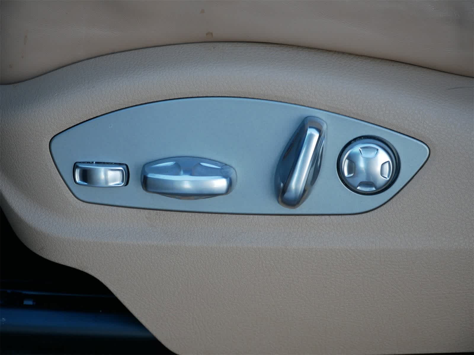 Thumbnail: 2024 Porsche Macan - 10