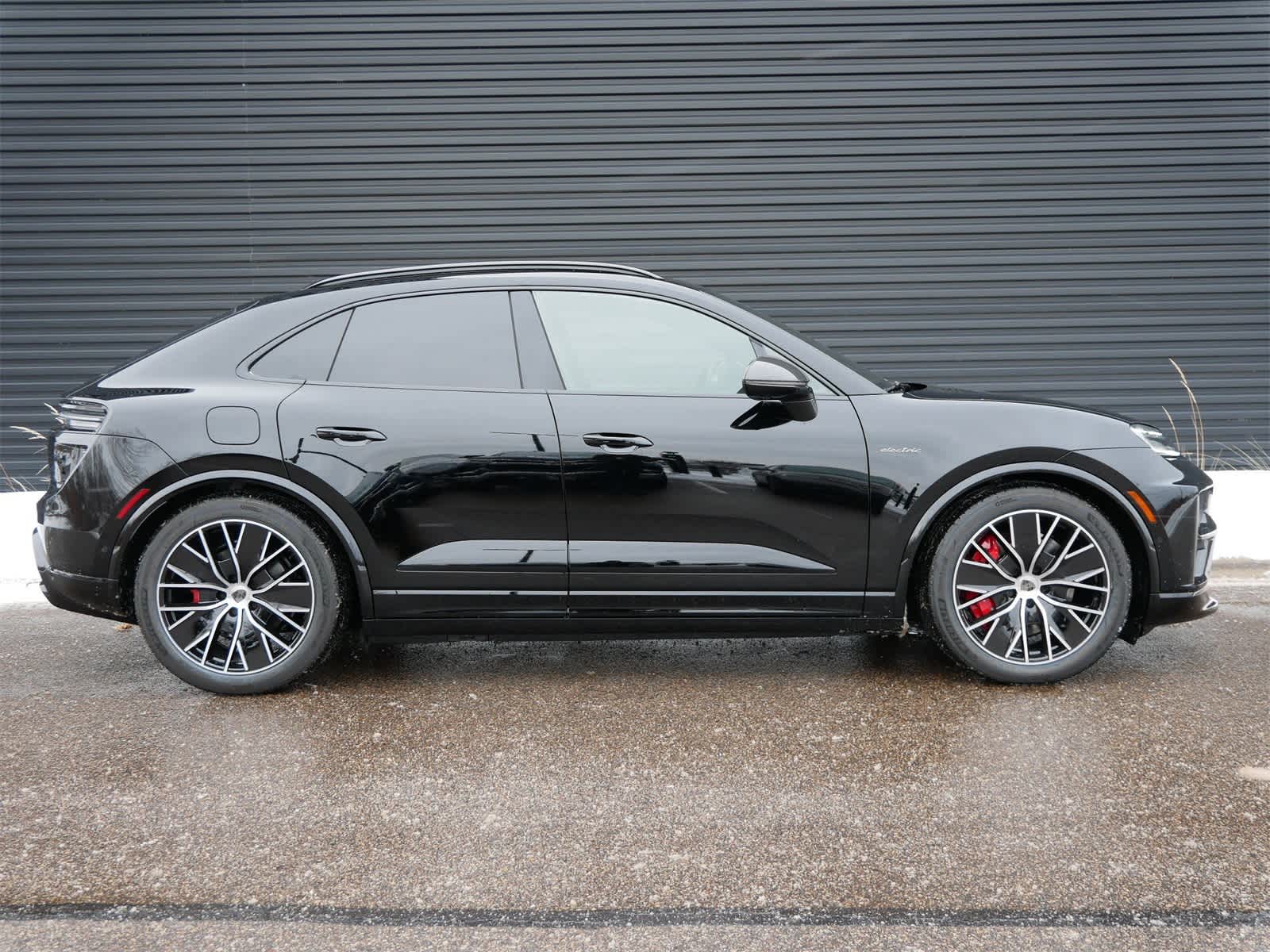 Thumbnail: 2025 Porsche Macan - 26