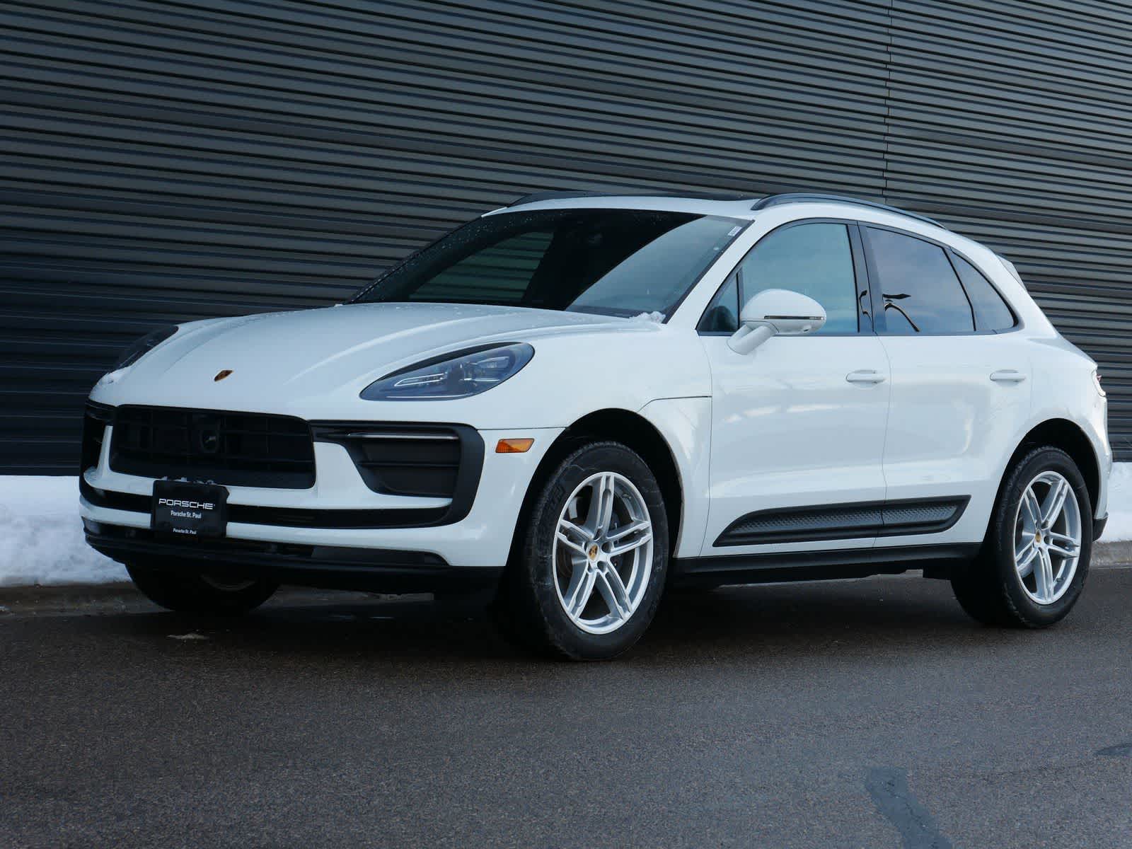 Thumbnail: 2025 Porsche Macan - 1