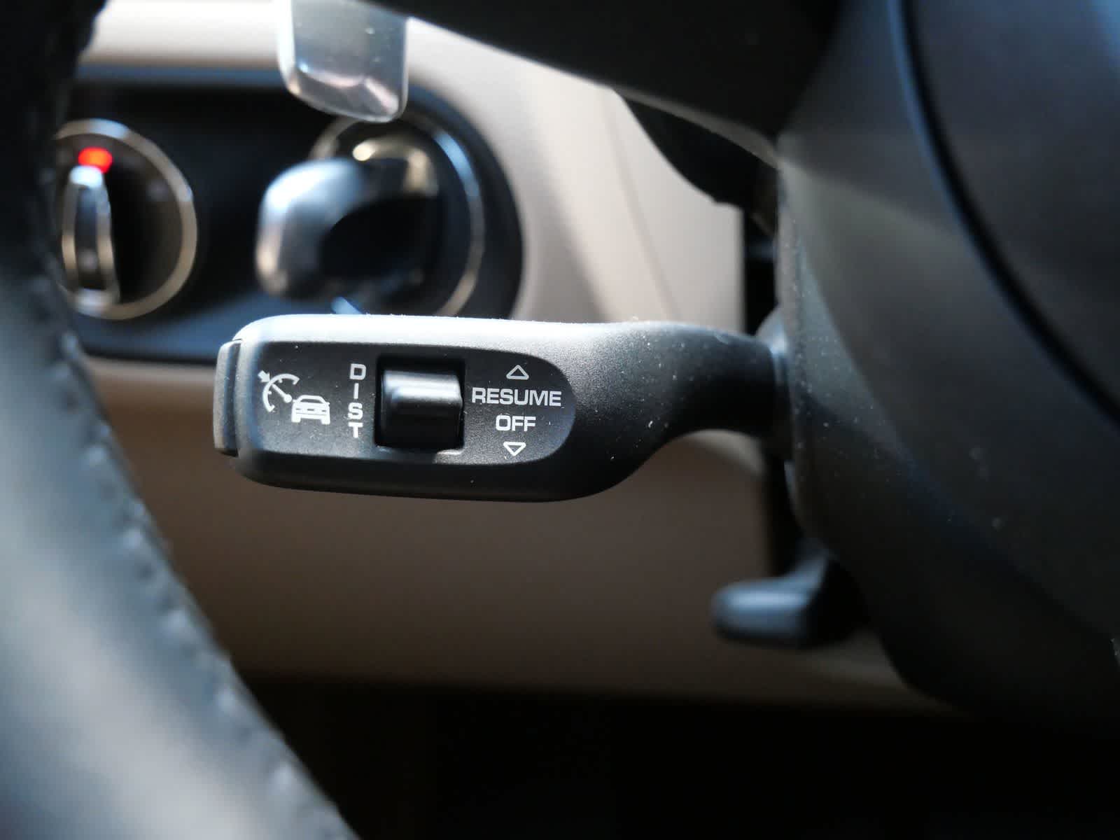 Thumbnail: 2024 Porsche Macan - 24