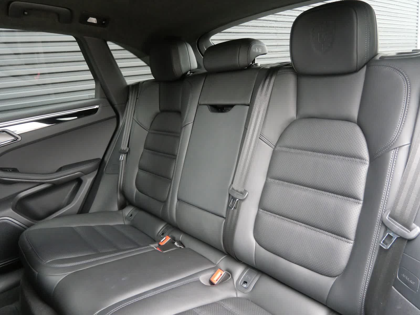 Thumbnail: 2023 Porsche Macan - 12