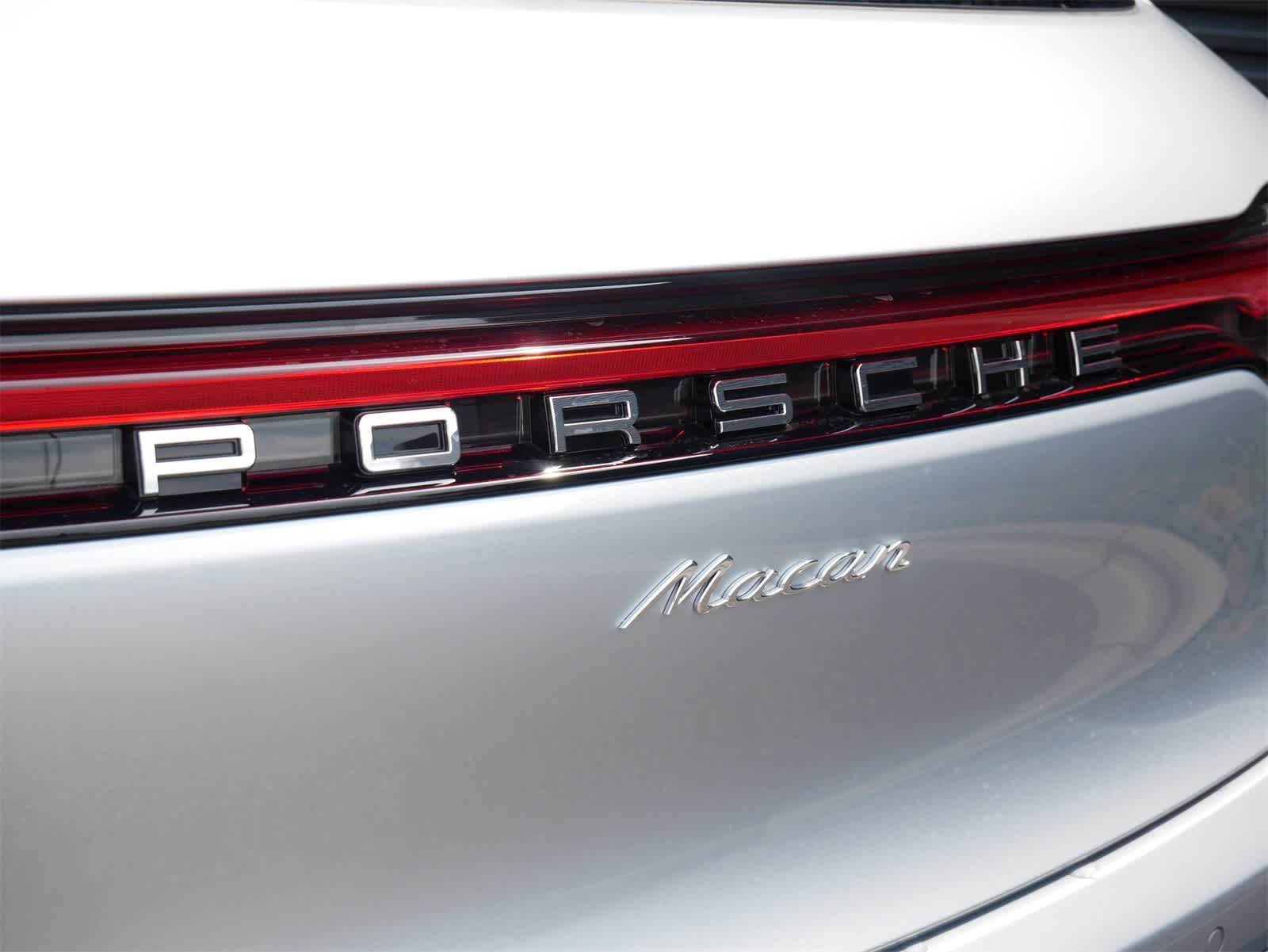 Thumbnail: 2025 Porsche Macan - 25