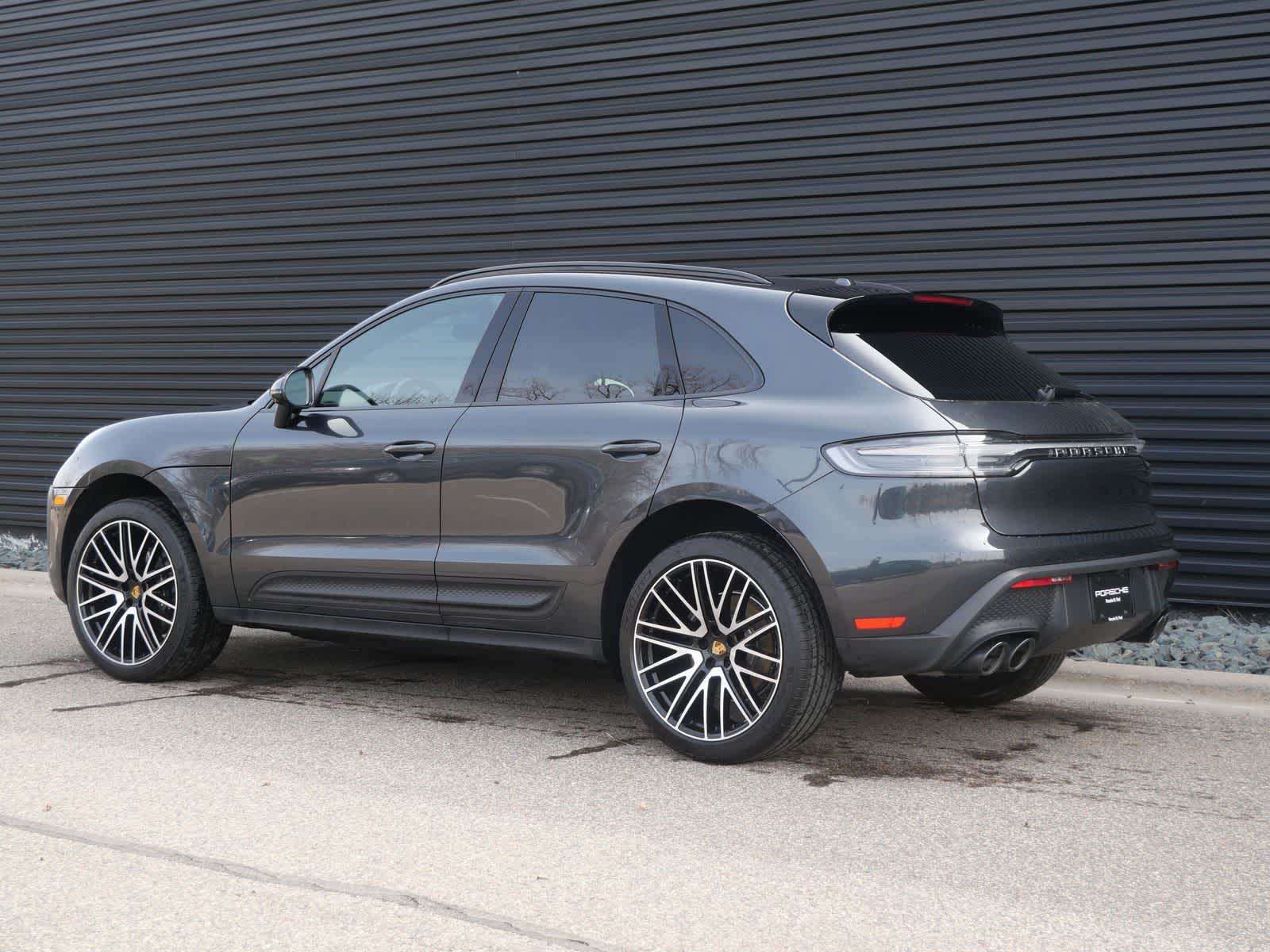 Thumbnail: 2026 Porsche Macan - 3