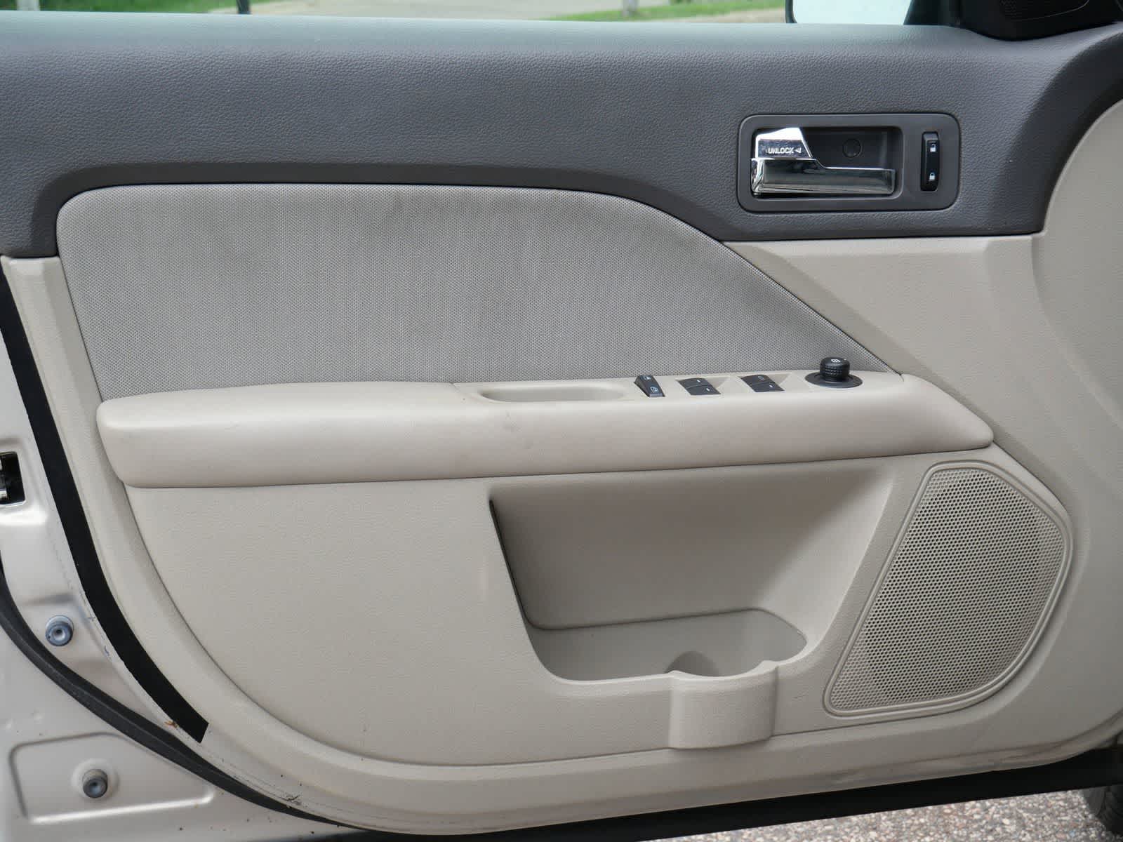 Thumbnail: 2010 Ford Fusion - 9