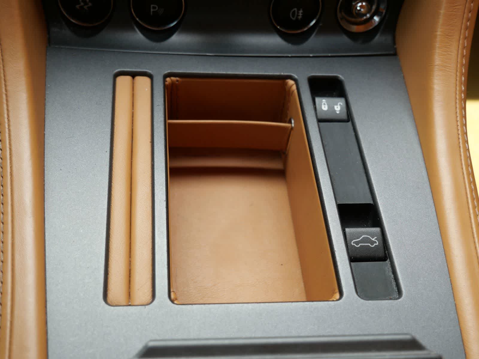 Thumbnail: 2012 Aston Martin Vantage - 15