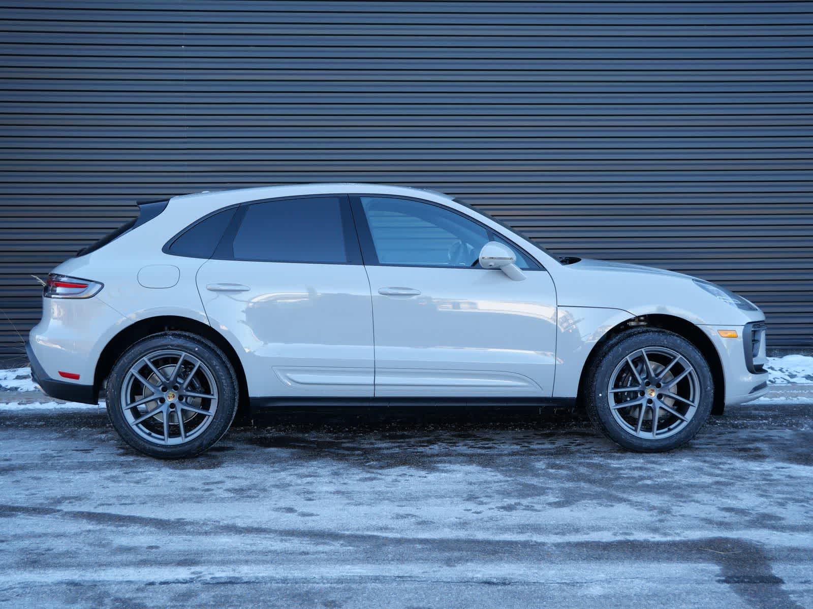 Thumbnail: 2026 Porsche Macan - 27