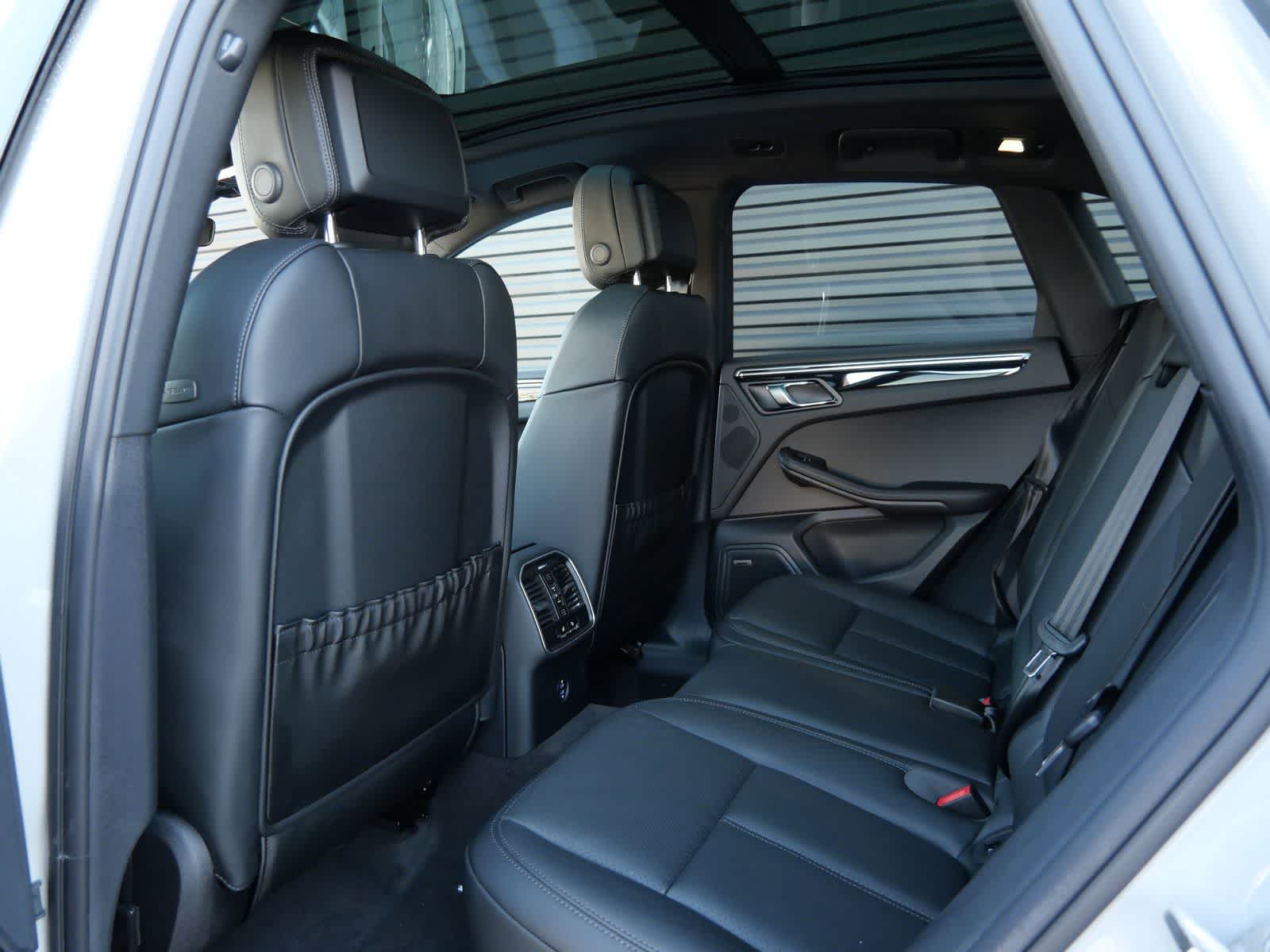 Thumbnail: 2026 Porsche Macan - 11