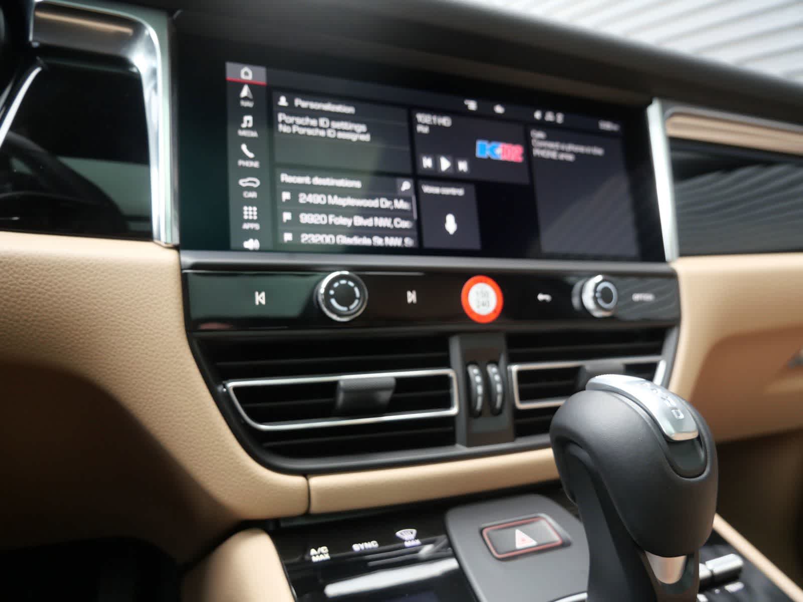 Thumbnail: 2026 Porsche Macan - 22