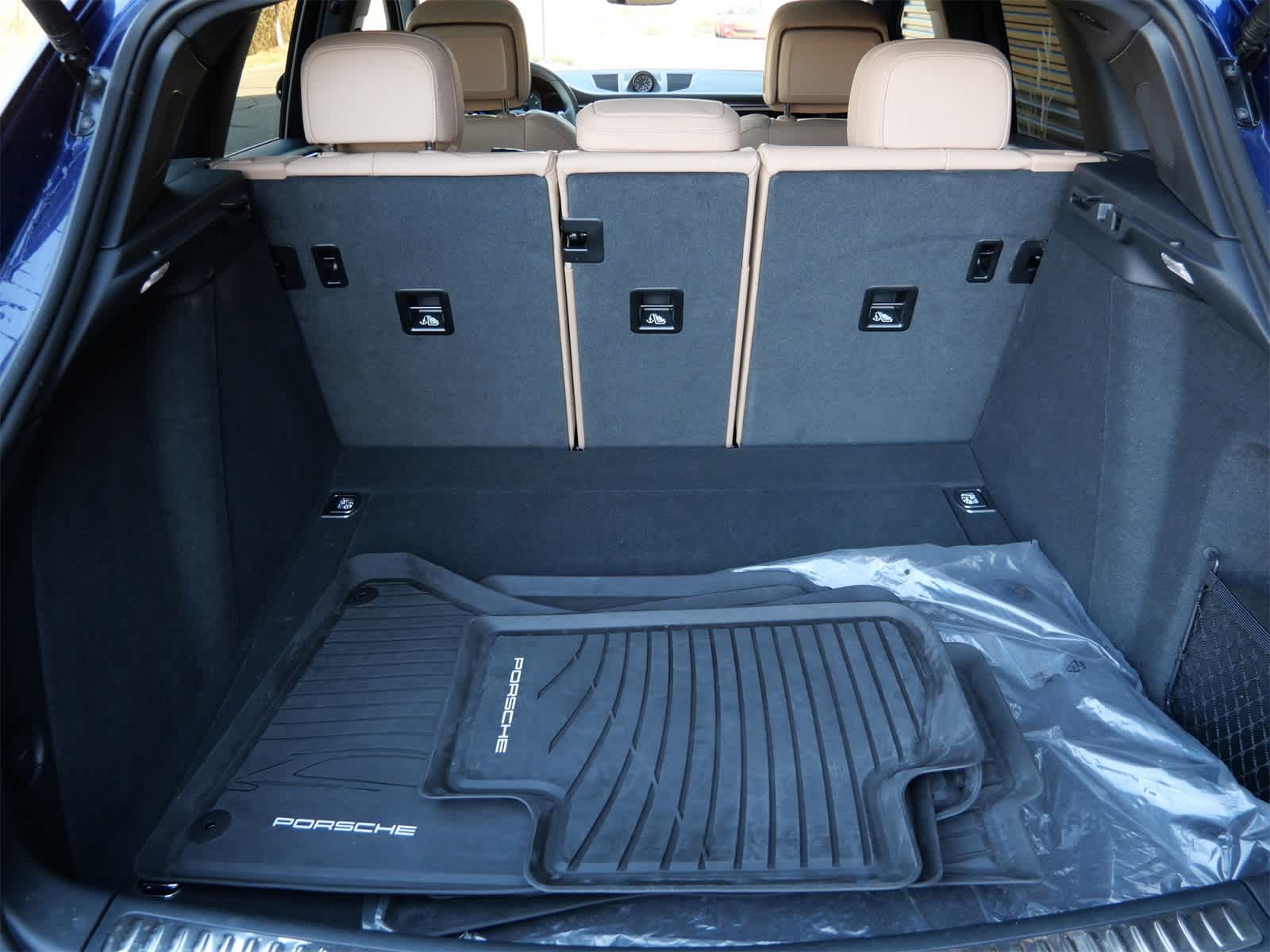 Thumbnail: 2025 Porsche Macan - 7