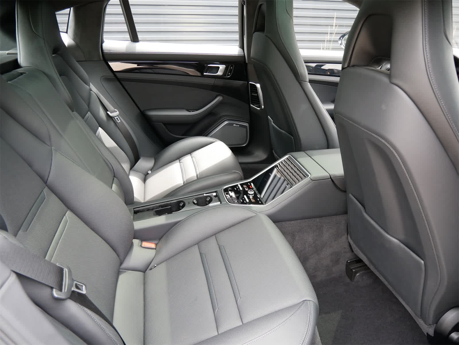 Thumbnail: 2021 Porsche Panamera - 29